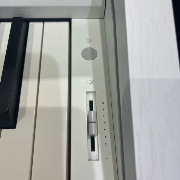 電源・ボリュームの操作もシンプル。