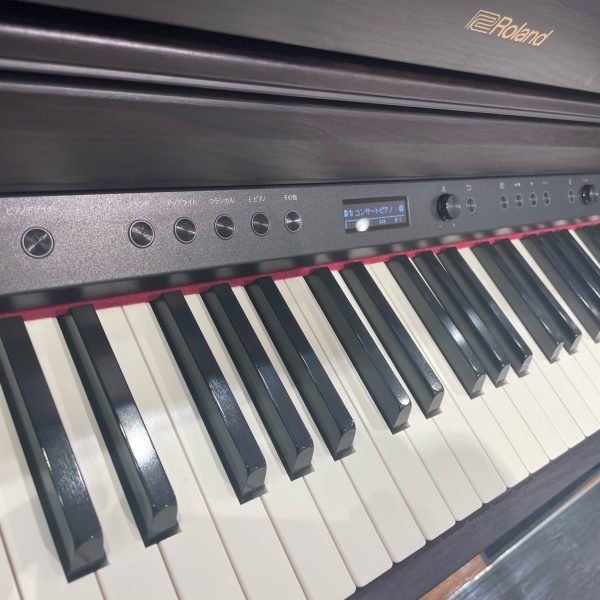 操作パネルは前面にあります。