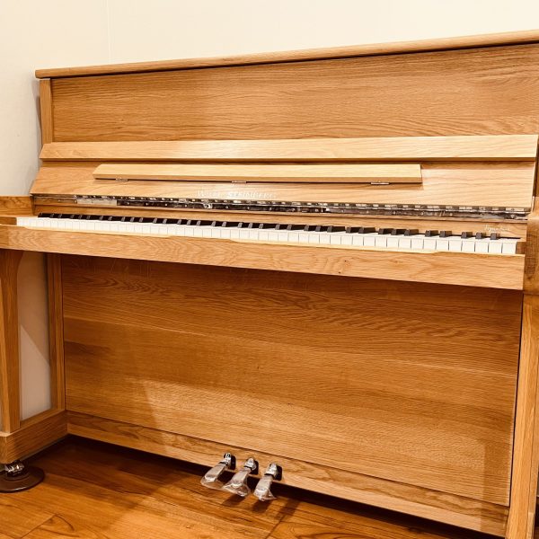 WILH.STEINBERG<br />
S-117<br />
非常に珍しいオーク無垢材のピアノ<br />
（ドイツ製）