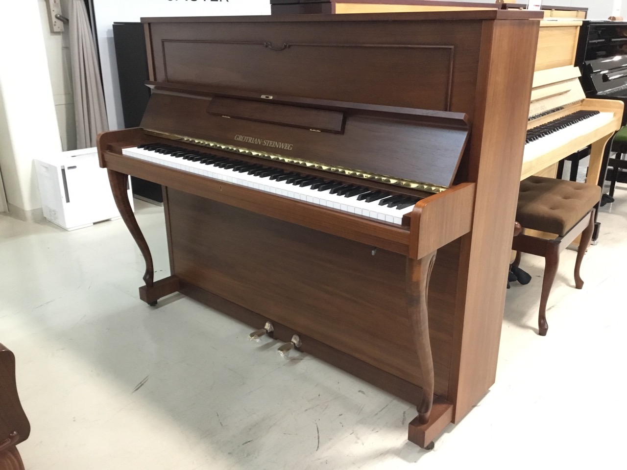 中古アップライトピアノ(ドイツ製)GROTRIAN/120