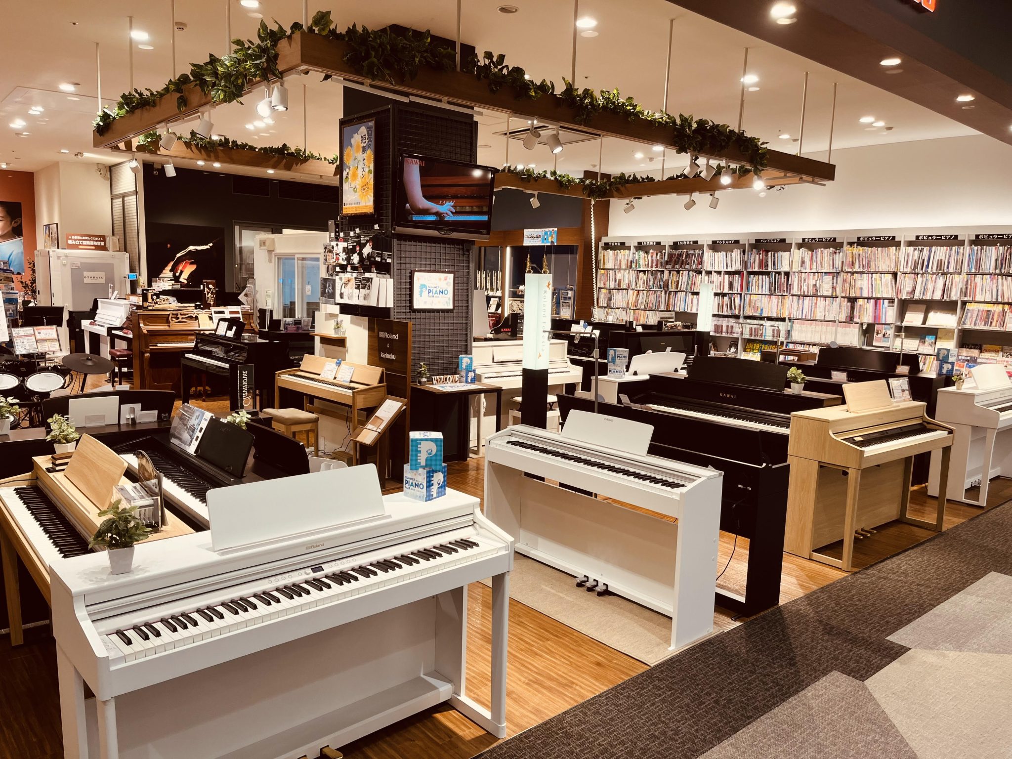 島村楽器イオンモール広島府中店は、中国地方でも唯一のピアノの専門店「島村楽器ピアノショールーム広島」として、グランドピアノ・アップライトピアノ・ハイブリッドピアノ・電子ピアノを圧倒的な品揃えでご用意しております。また、当店はピアノ選びの専門スタッフ「ピアノアドバイザー」が4名在籍しておりますので、安 […]