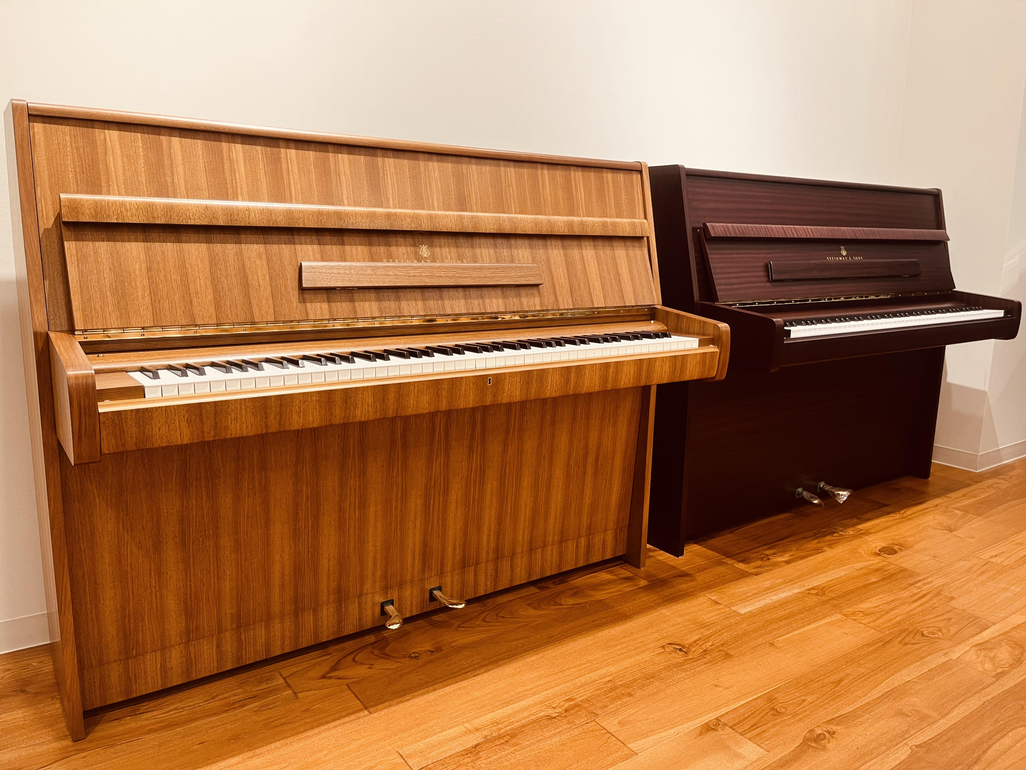 島村楽器イオンモール広島府中店では、スタインウェイのアップライトピアノを代表するモデル「Z-114」を複数から選定頂けます。かつてジョン・レノンが同モデルを愛用しており、スタインウェイの気品あふれる華やかな音色が特徴的なモデルです。手作業による製造のため、1台1台の個性が全く異なることも特徴。いずれ […]