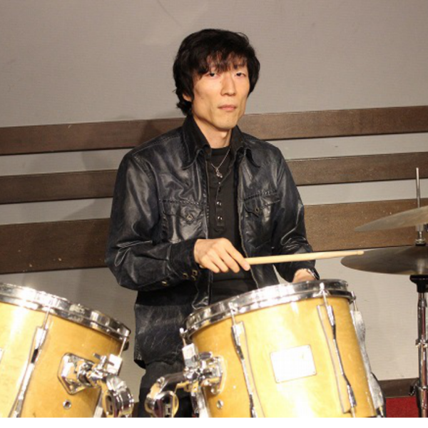 ドラム<br />
《開講曜日 / 火・木》中村　真也
