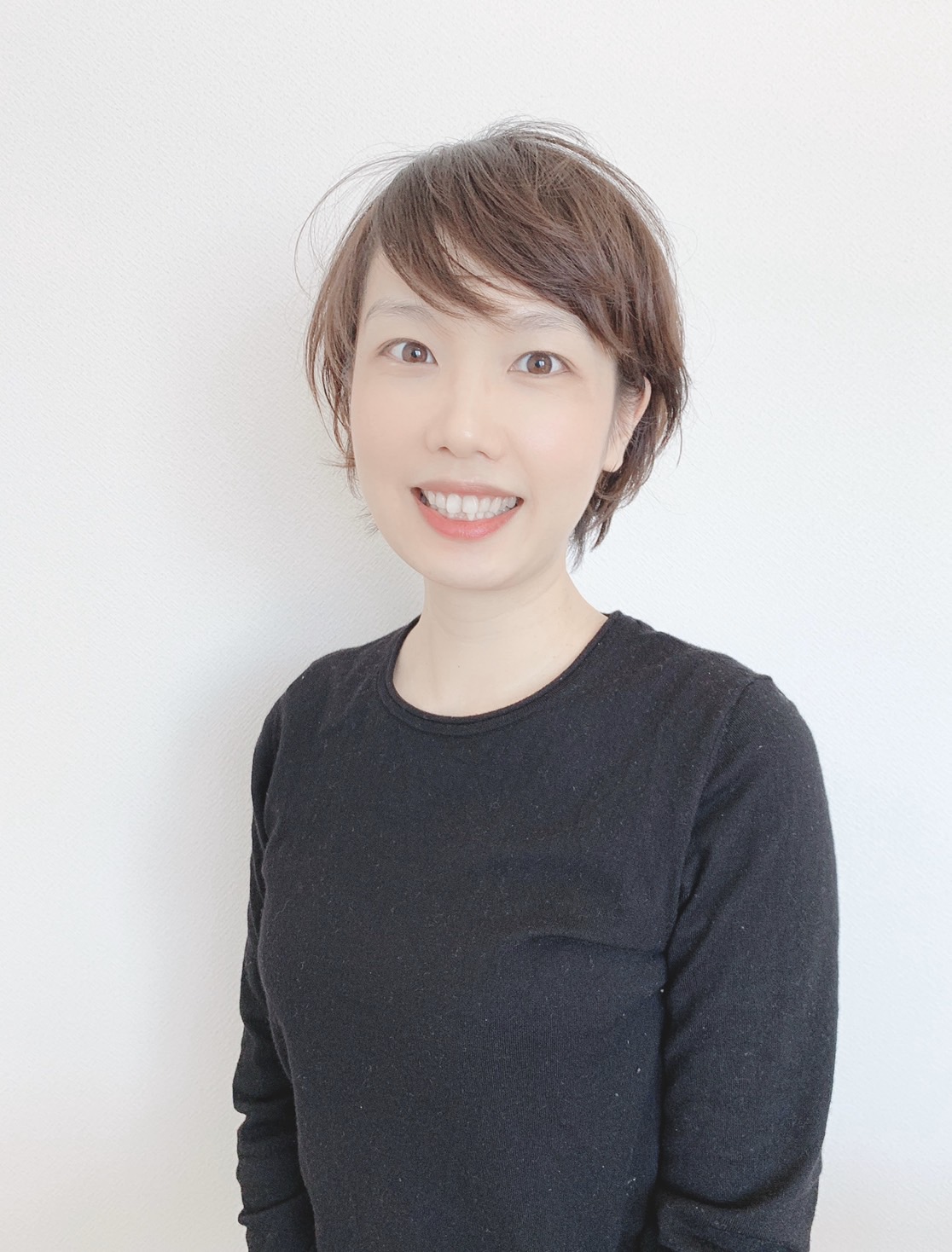 Q.「ピアノをはじめたきっかけを教えてください」 「母に勧められて始めました。」 Q.「好きな音楽ジャンルや、作曲家、曲などを教えてください。」 「ベートーヴェンやブラームス、ロシアの作曲家が好きです。特にベートーヴェンの後期ソナタは、一生かけて勉強していきたい作品です。」 Q.「幼児でピアノがはじ […]