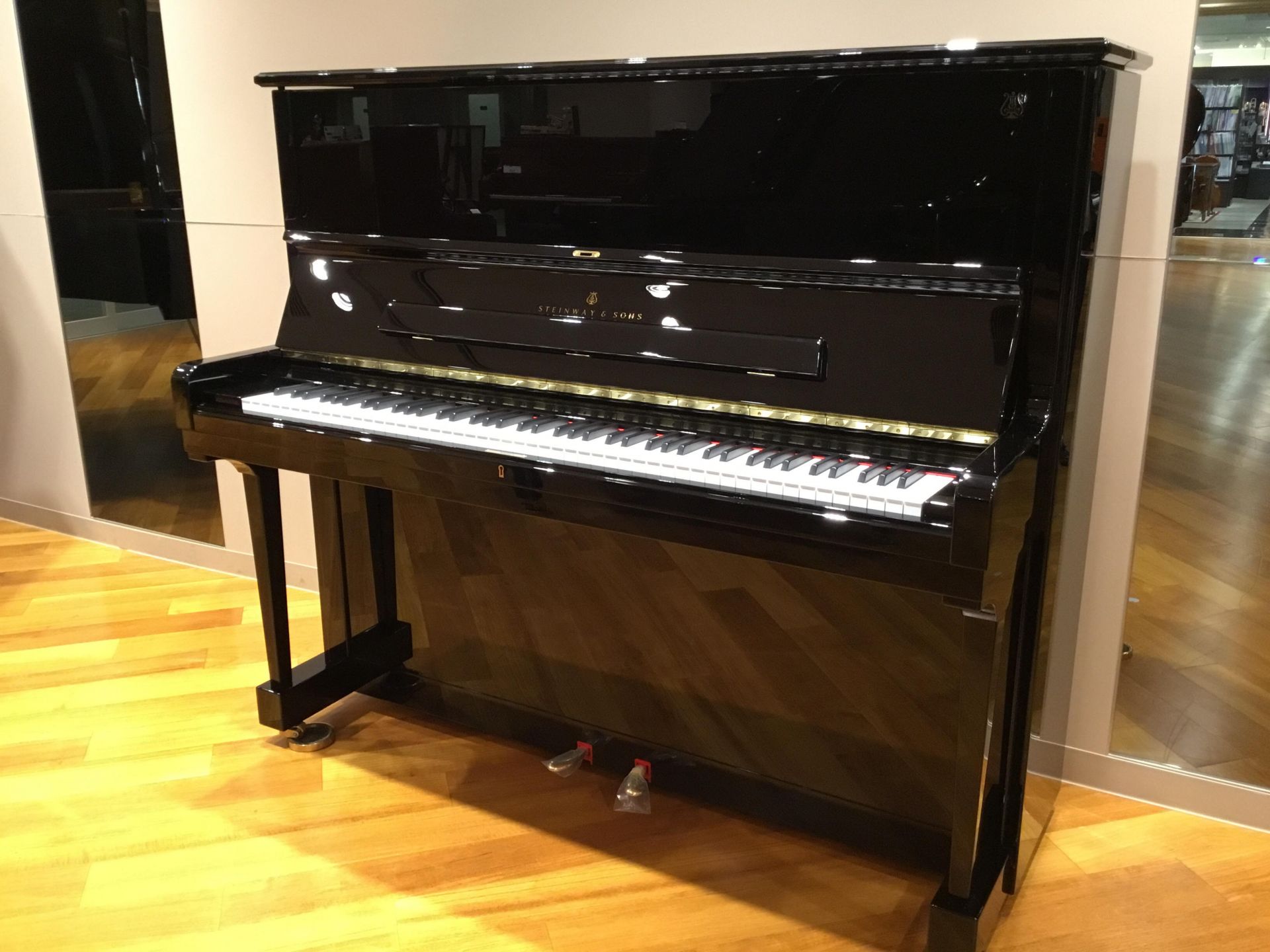 中古アップライトピアノ(ドイツ製)STEINWAY/K132