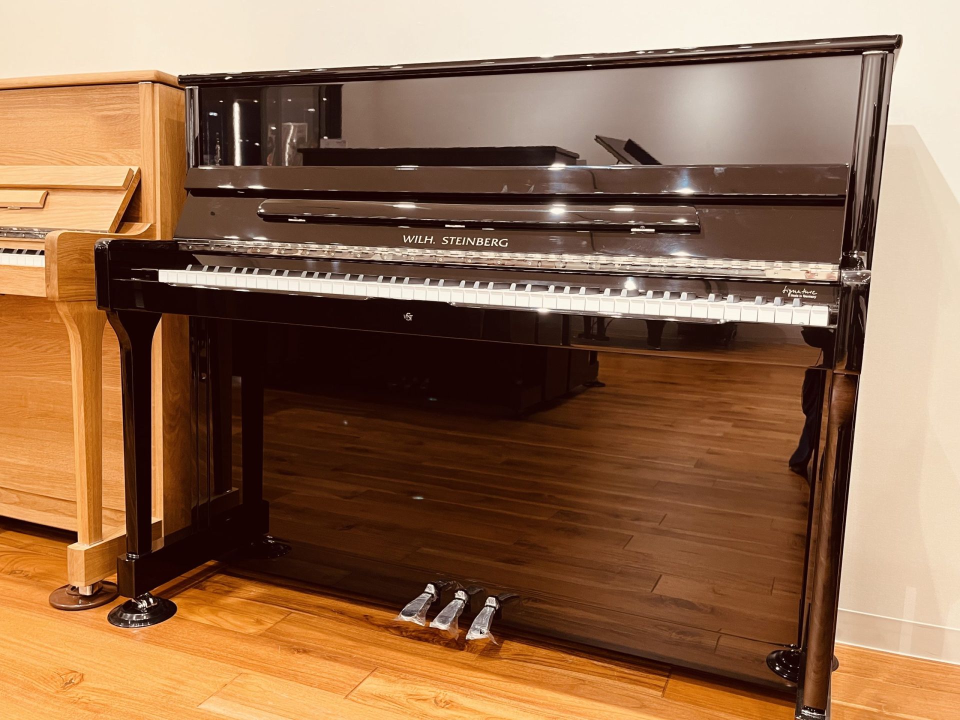 新品アップライトピアノ(ドイツ製)WILH.STEINBERG/S117