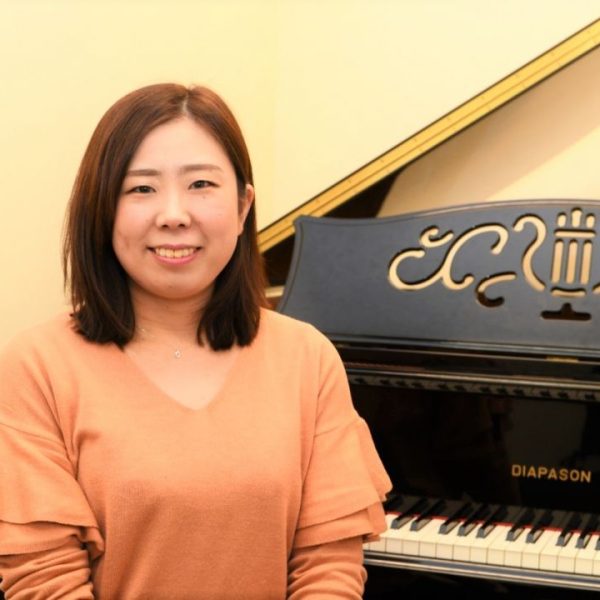 山根 真央（やまね まお）先生<br />
開講曜日：木・日