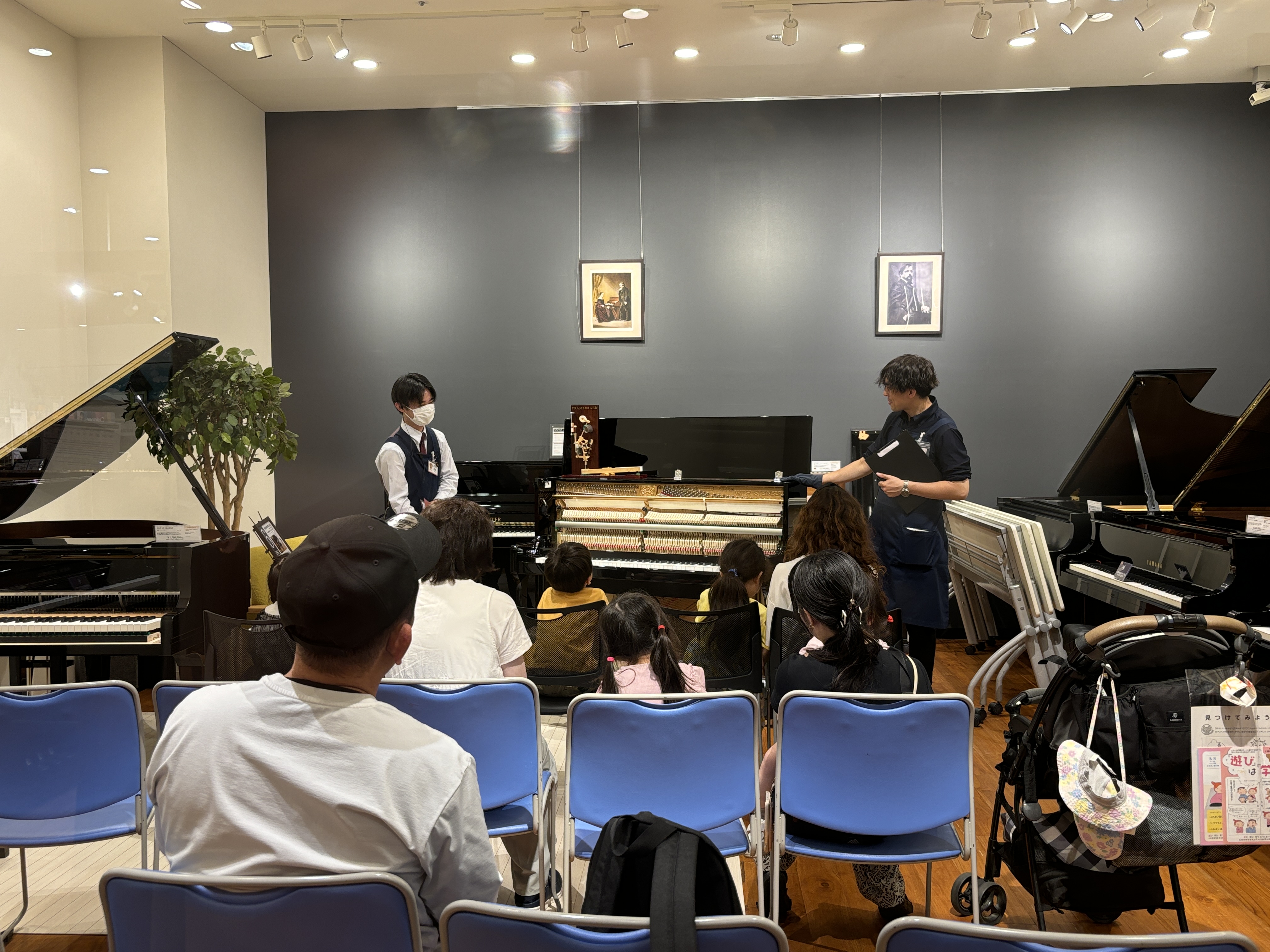 こんにちは！島村楽器イオンモール広島府中店 ピアノ担当の岡根です。いつも当店をご利用いただき、誠にありがとうございます。 皆さんは、ピアノの音がどうやって鳴っているか知っていますか？「鍵盤を押すと音が出る」のは当たり前ですが、実はピアノの中には1万個以上もの部品が詰まっていて、まるで時計のように精密 [&hellip;]