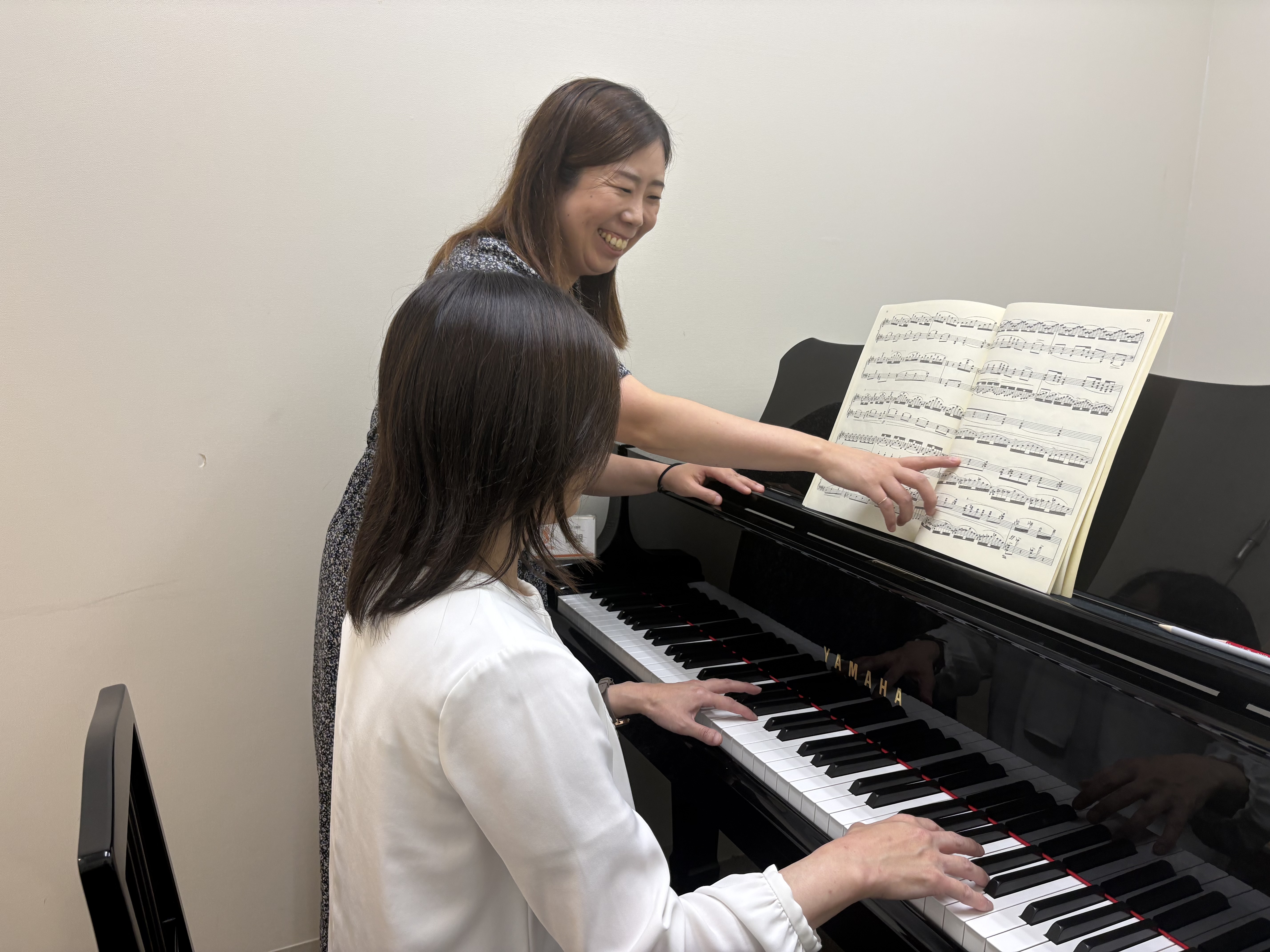日常に、新しいときめきと音楽のご褒美を。 楽譜が読めなくても、何歳から始めても大丈夫です。 お買い物ついでに立ち寄れる心地よい空間で、憧れの楽器を奏で、趣味を豊かに分かち合う、贅沢なひとときをスタートしませんか？ 「何か新しいことを始めたい」「眠っていた憧れを形にしたい」そんなあなたの想いに寄り添う [&hellip;]