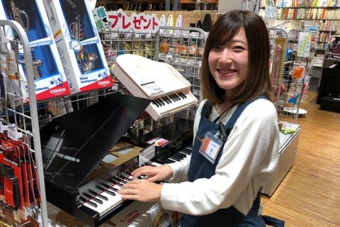 スタッフ写真 音楽教室 岡