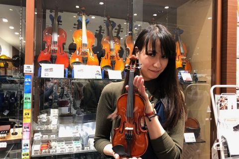 スタッフ写真 音楽教室・弦楽器・弦楽器アクセサリー・音楽雑貨 和田