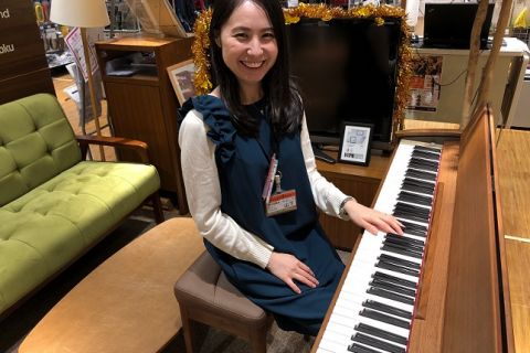 スタッフ写真 ピアノインストラクター 山下