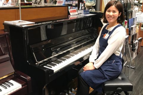 スタッフ写真 店長・ピアノアドバイザー 池田