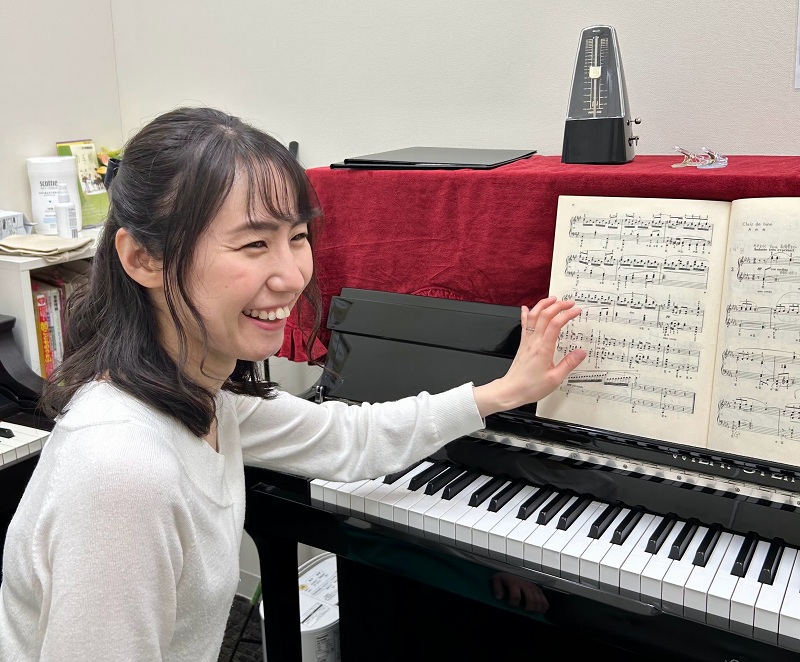 CONTENTSインストラクターのご紹介レッスン内容・レッスン会員様のお声イベントのご紹介レッスン室のご紹介コース・料金レッスンスケジュールオンラインレッスンQ＆A よくあるご質問インストラクターのご紹介 ピアノインストラクター：山下　恵里奈（やました　えりな） 開講曜日月・火・木・金・土　10:0 [&hellip;]