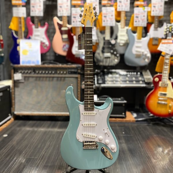 SE SILVER SKY /Stone Blue(2J)<br />
 ￥123,200(税込)<br />
---------------------------------------<br />
PRSの人気アーティストモデル”SILVER SKY”が、最強コスパでSEシリーズにも登場！プロアマ問わず手にとっていただける、イチオシ機種です。