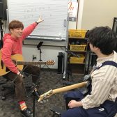 【音楽教室体験レポート】スタッフがエレキギターの体験レッスン受けてみた！