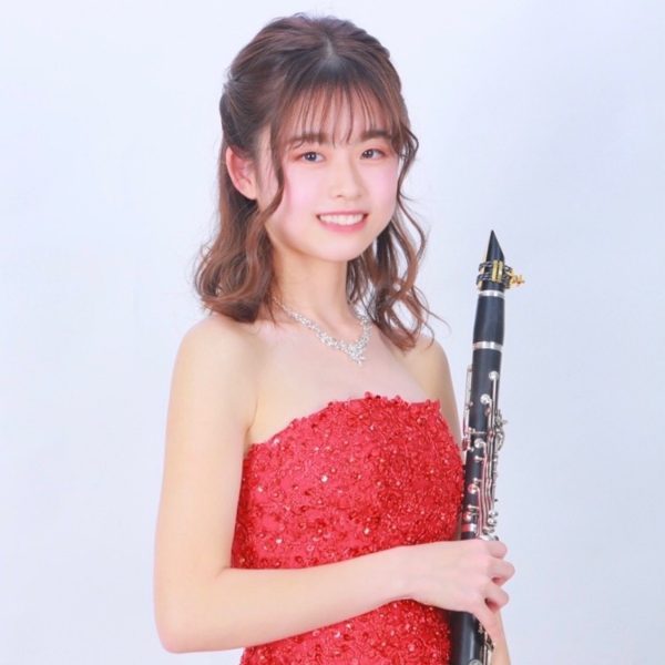 川尻　楓奈<br />
(火)