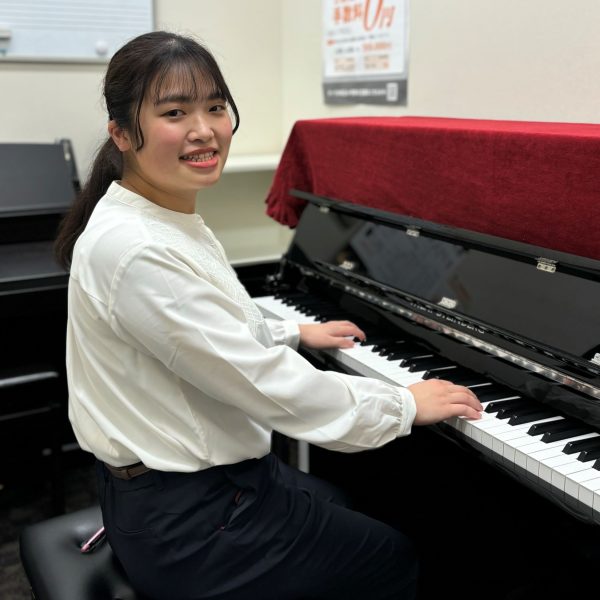 島田　菜々子<br />
(月)(水)(金)(土)(日)
