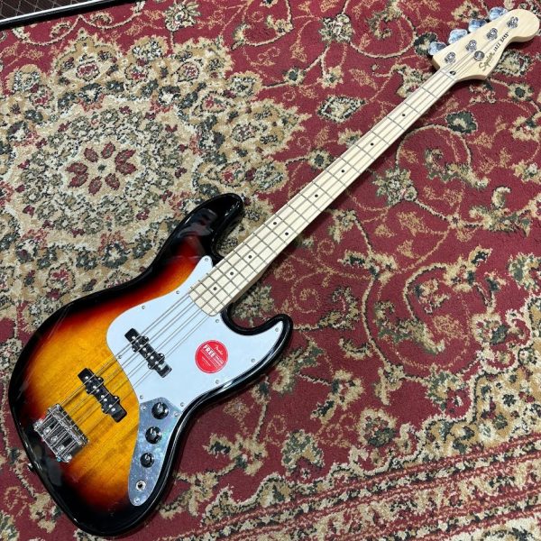 Squier by Fender Affinity Series Jazz Bass / 3-Color Sunburst<br />
￥40,020