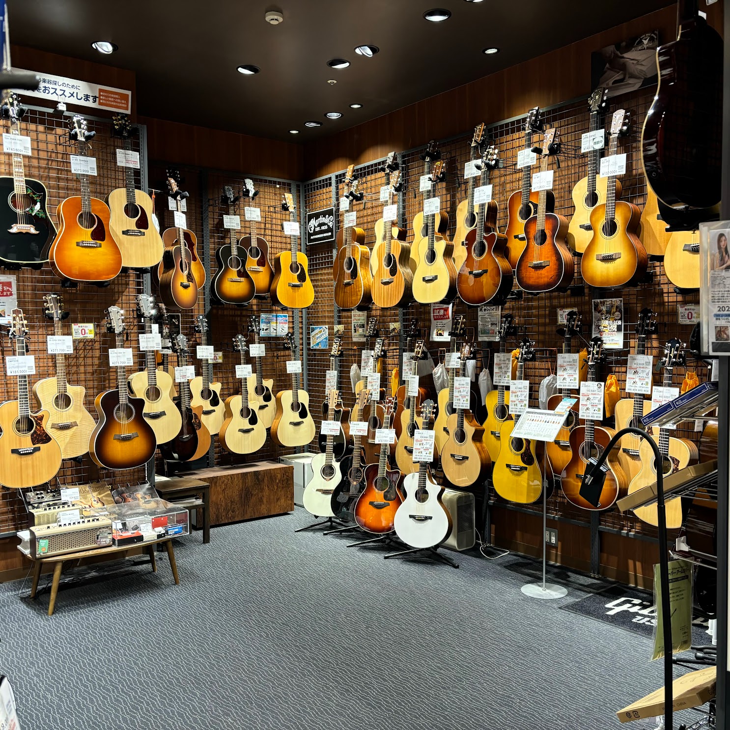 こんにちは、島村楽器伊丹昆陽店のアコースティックギター担当の水元です！ 今回当店のアコースティックギターのラインナップをご紹介させて頂ければと思い、記事を作成させて頂きました。 これから初めてのギターをどこに買いに行くと良いか迷っておられる方や、よりハイエンドなギターをお探しの方々、ぜひご参考頂けま […]