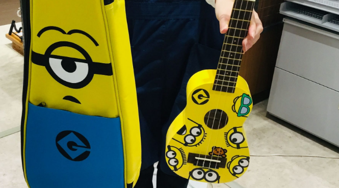 *黄色い軍団が楽器にも・・・!! キワヤの新製品[!! UKULELE MINION MN-10!!] が当店にも入荷しました！ 独特な言葉を放つミニオンズ。]]ちなみに・・・ミニオンズが話す言語はバナナ語というらしいです。[!!バナナ―!!!!!] 表面にはボブも♪ 裏面にはスチュアートがいます。 […]