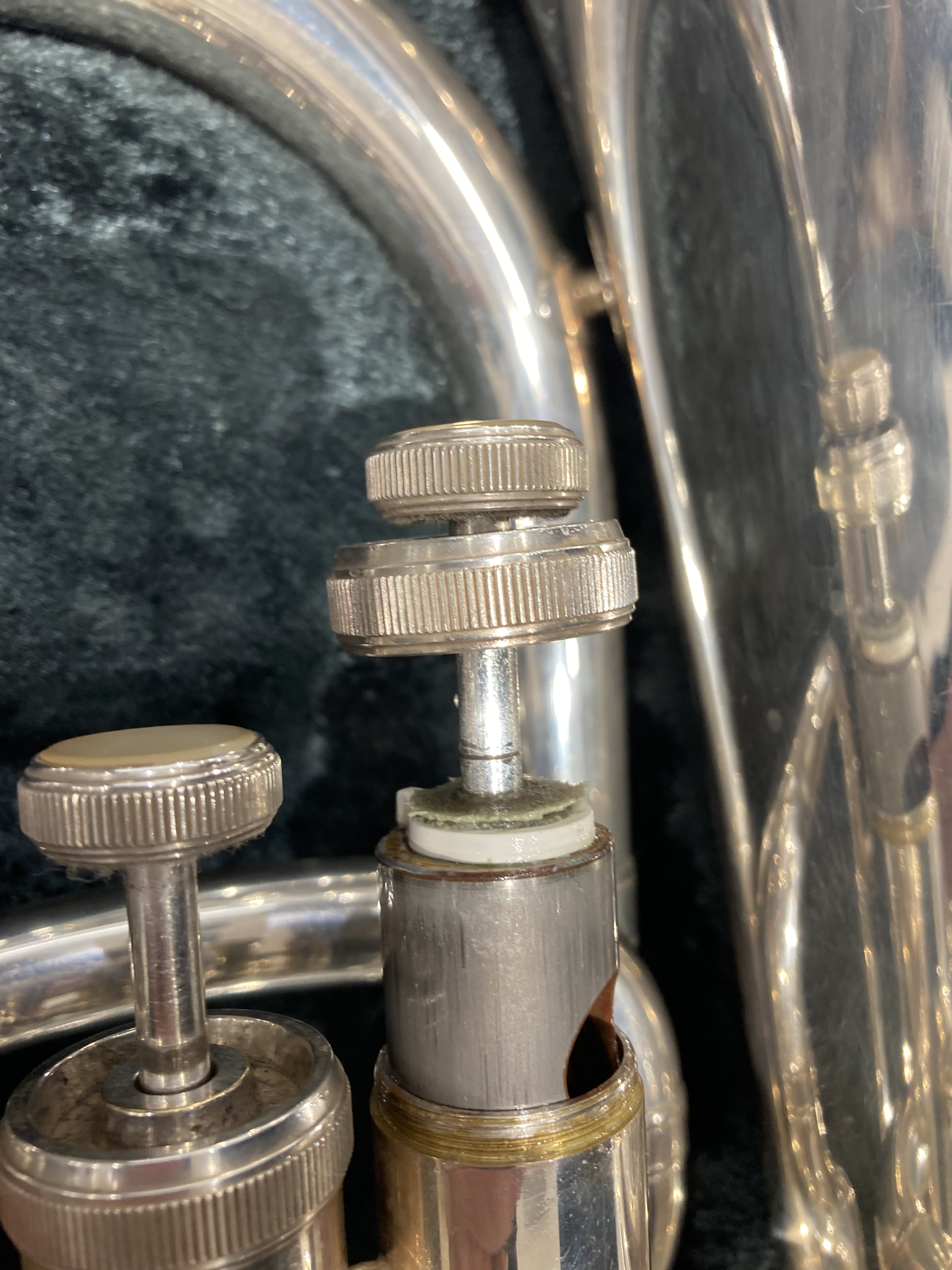 専属リペアスタッフ(管楽器修理)間渕(まぶち)
