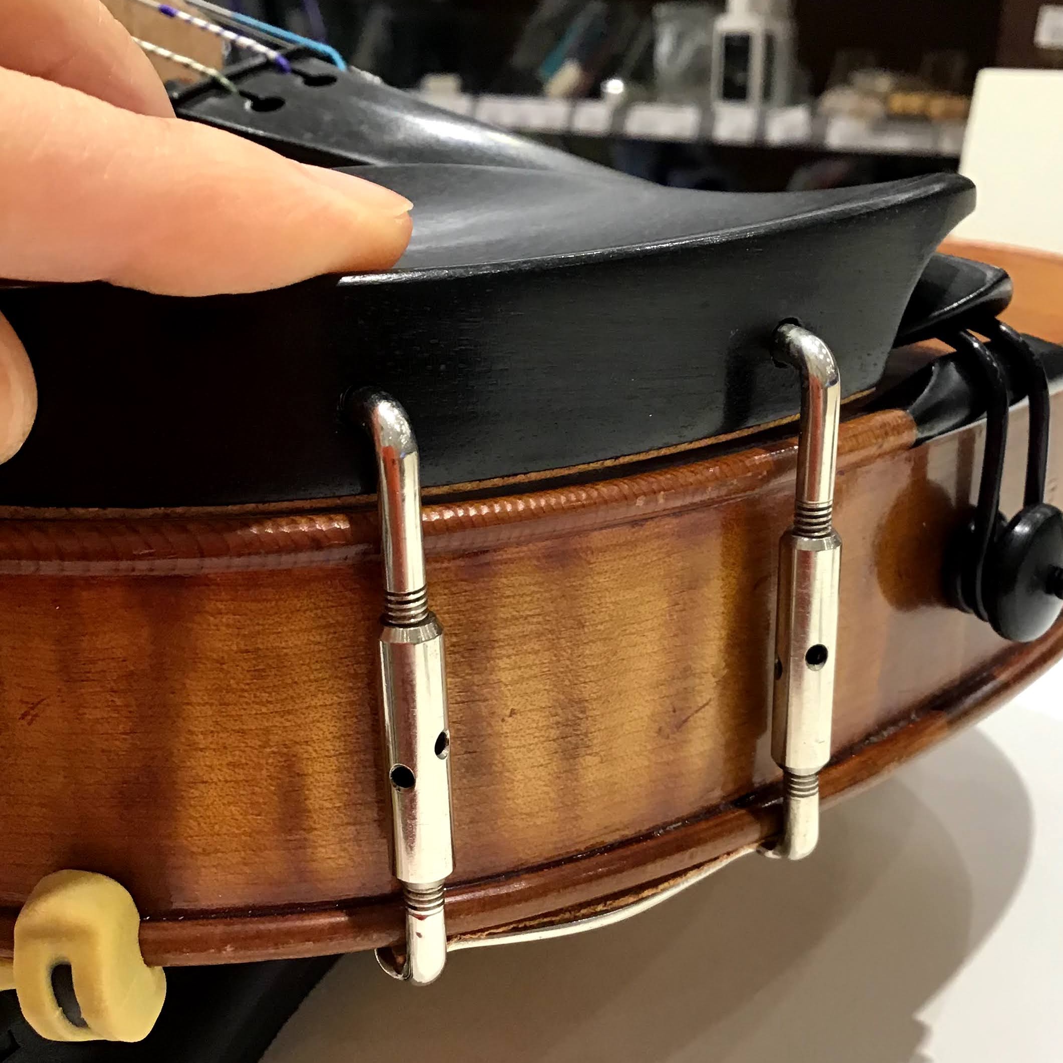 弦楽器アドバイザー　弦楽器担当松下（まつした）