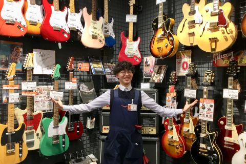 スタッフ写真 エレキギター、ウクレレ、アンプ、エフェクター、ギターパーツ、防音室 東