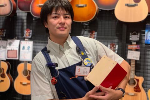 スタッフ写真 アコースティックギター、アンプ、ギターアクセサリー、弦 三島