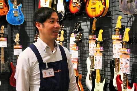 スタッフ写真 安井