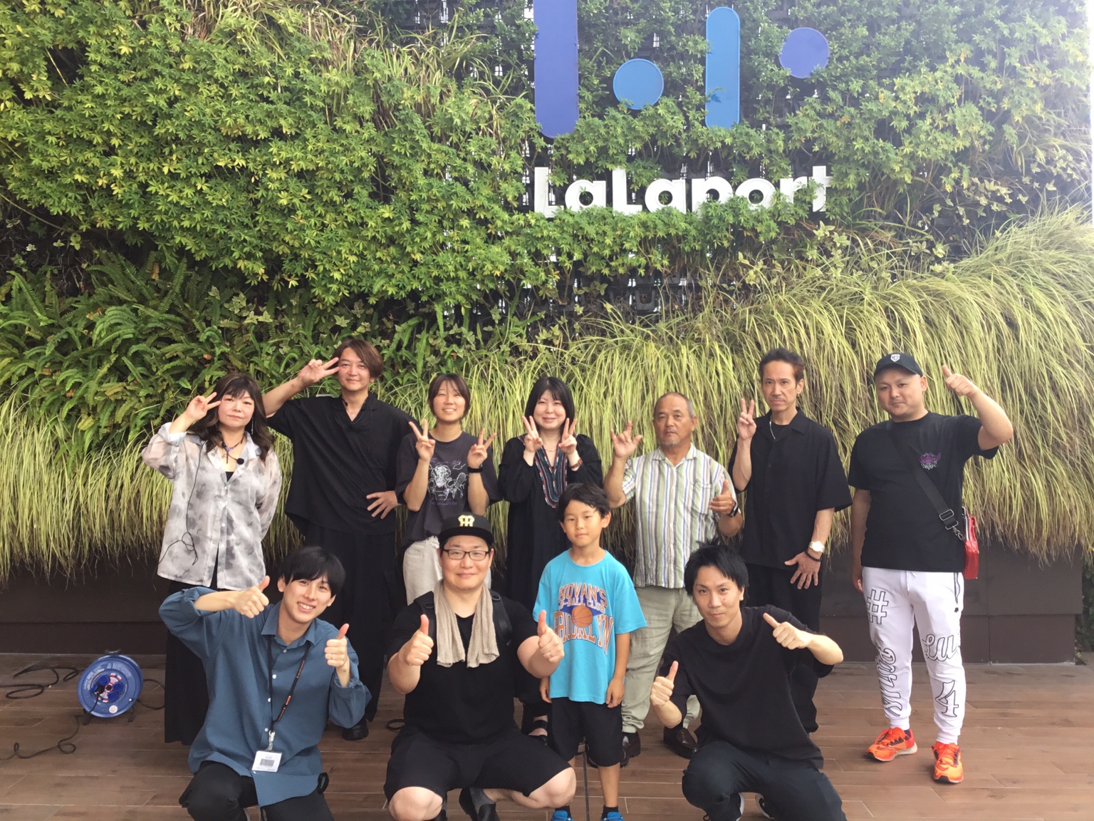 アコパラがあったのでお久しぶり感はありませんが当店恒例【IZUMI ACOUSTIC LIVE 通称：イズアコ】としては実は半年ほど間があいてますのでお久しぶりだったんです～～！！本来は野外で開催予定だったアコパラ最終日、残念ながら雨天により店内での開催に・・。そして今回はそのリベンジとして野外開催 […]