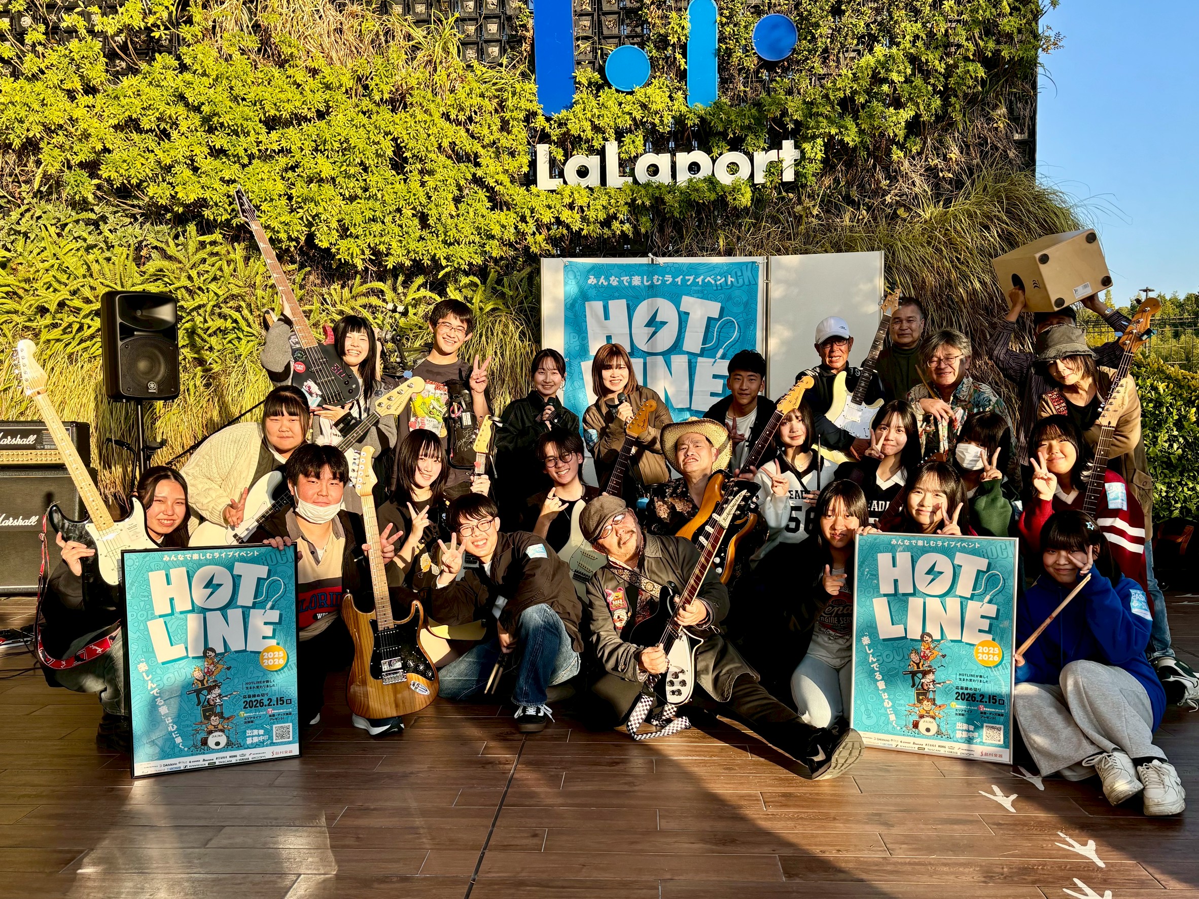 みなさんこんにちは！ さて！待望の復活を遂げたHOTLINE！！ バンド、弾き語り、ソロ演奏何でもありのオールジャンルイベント！和泉店では計8回の開催を予定しており、今回は第3回目！ 会場は店頭を飛び出してポケットパーク！天気は晴天！今回もアツいライブの模様をレポートいたします！ 1組目『Squar […]
