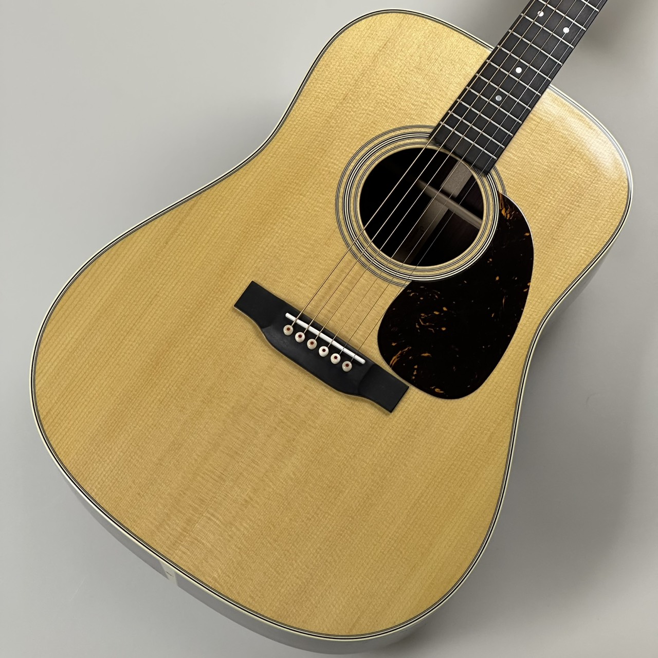 アコースティックギターD-28