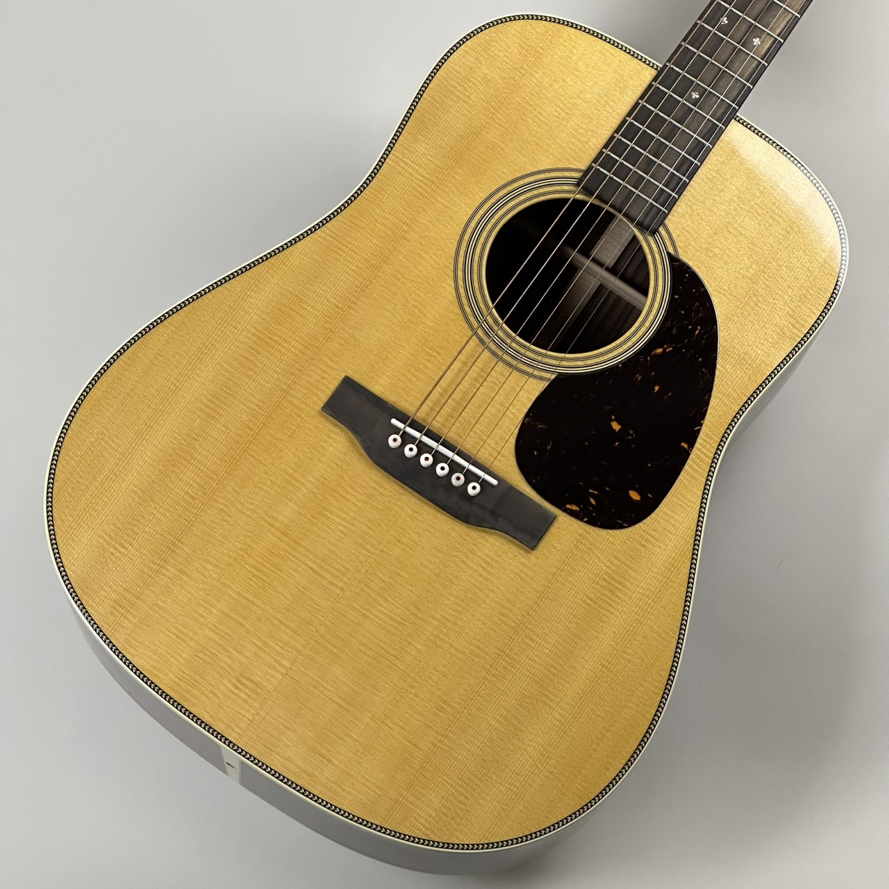 アコースティックギターHD-28