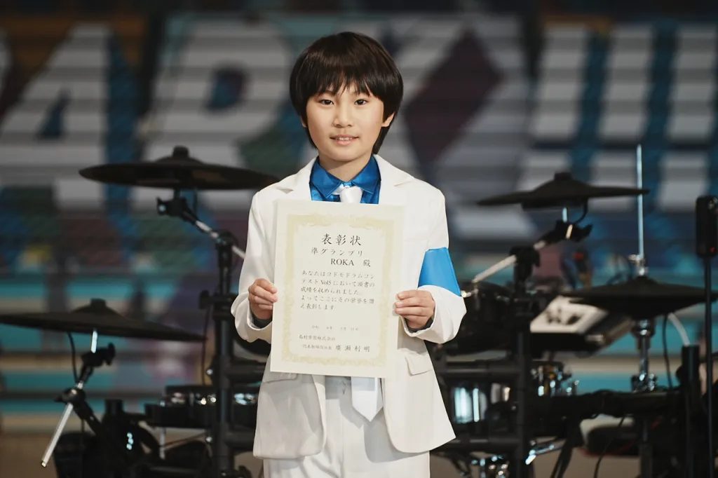 CONTENTSドラム教室のROKAさんが準グランプリ獲得！ROKAさんに5つの質問！お母さまからコメントをいただきました！先生からもコメントをいただきました！ROKAさんに続け！未来のドラマーを教室でお待ちしております！よくあるご質問ドラム教室のROKAさんが準グランプリ獲得！ 3月15日(日)に [&hellip;]