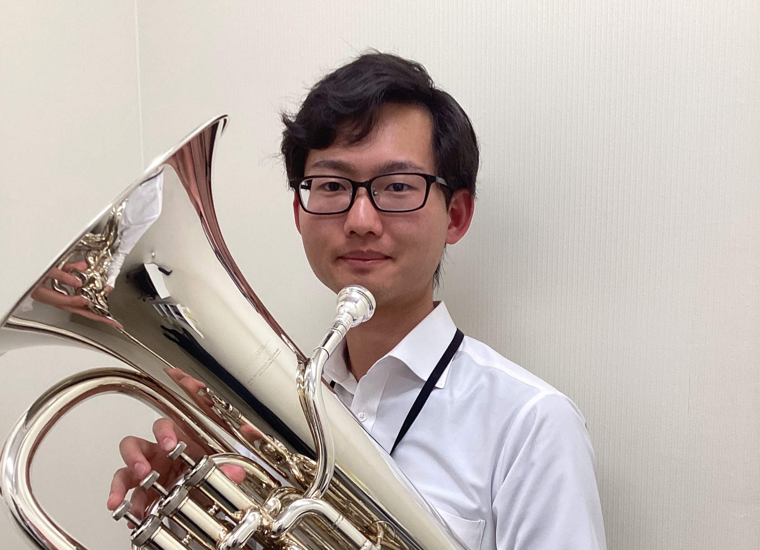 CONTENTSプロフィール藤井先生にインタビュー♪よくあるご質問プロフィール 藤井先生にインタビュー♪ 1： ユーフォニアムを始めたきっかけは？ 高校進学後、吹奏楽部に入った時に始めました。 2： ユーフォニアムの魅力は？ 柔らかく美しい音色と、メロディー・オブリガード・伴奏など何でもこなせるユー [&hellip;]