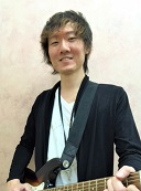 *菊川　真士（きくかわ　まさと）]]担当曜日:土曜日 *講師プロフィール 12歳からアコースティックギター、15歳からエレキギターを始める。]]高校卒業後、ヤマハ音楽院（ギター科・音楽製作科）を卒業。]]現在は様々なアーティストのサポートをしながら、作家事務所で作曲活動をしている。]]エレキ・アコー […]