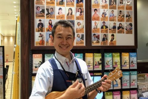 スタッフ写真 店長 ギターシニアアドバイザー 髙橋