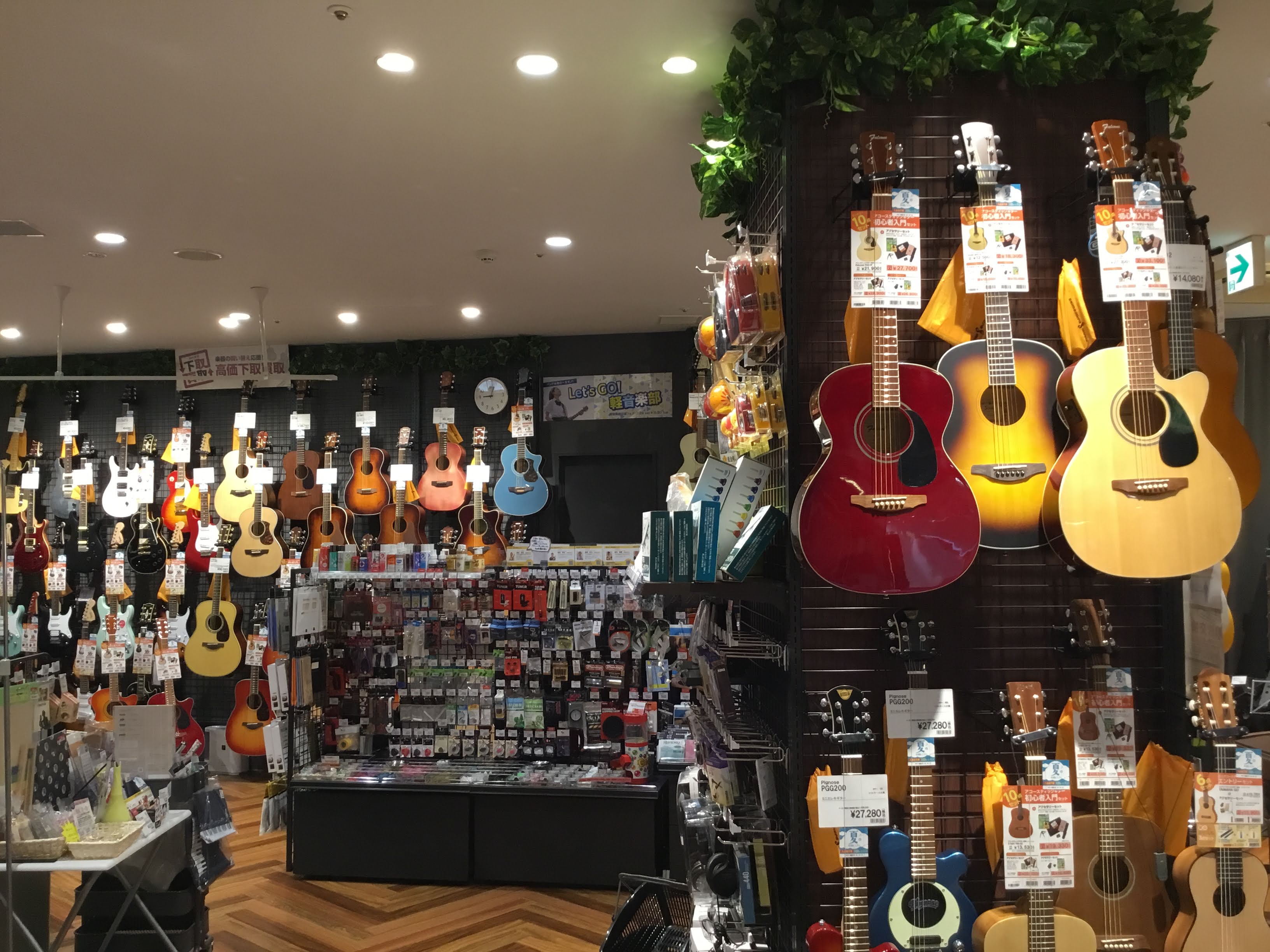 埼玉県川口市島村楽器初心者向けアコースティックギター売り場画像