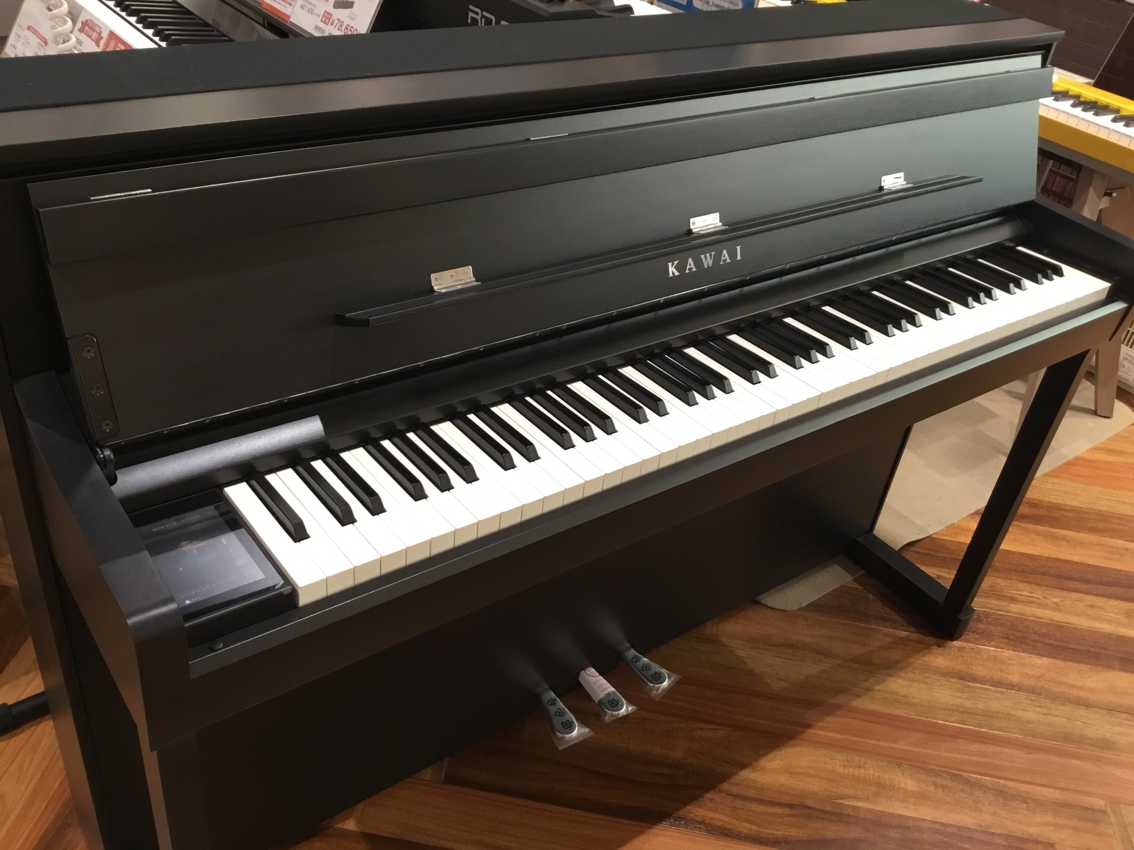 CONTENTSKAWAI　SCA901島村楽器かわぐちキャスティ店電子ピアノ展示ラインナップお問い合わせKAWAI　SCA901 88鍵全て木製鍵盤、響板スピーカー搭載、シーソー構造採用の本格派電子ピアノ「CA9900GP」をよりグレードアップしたリニューアルモデル、「SCA901」が発売になりま […]