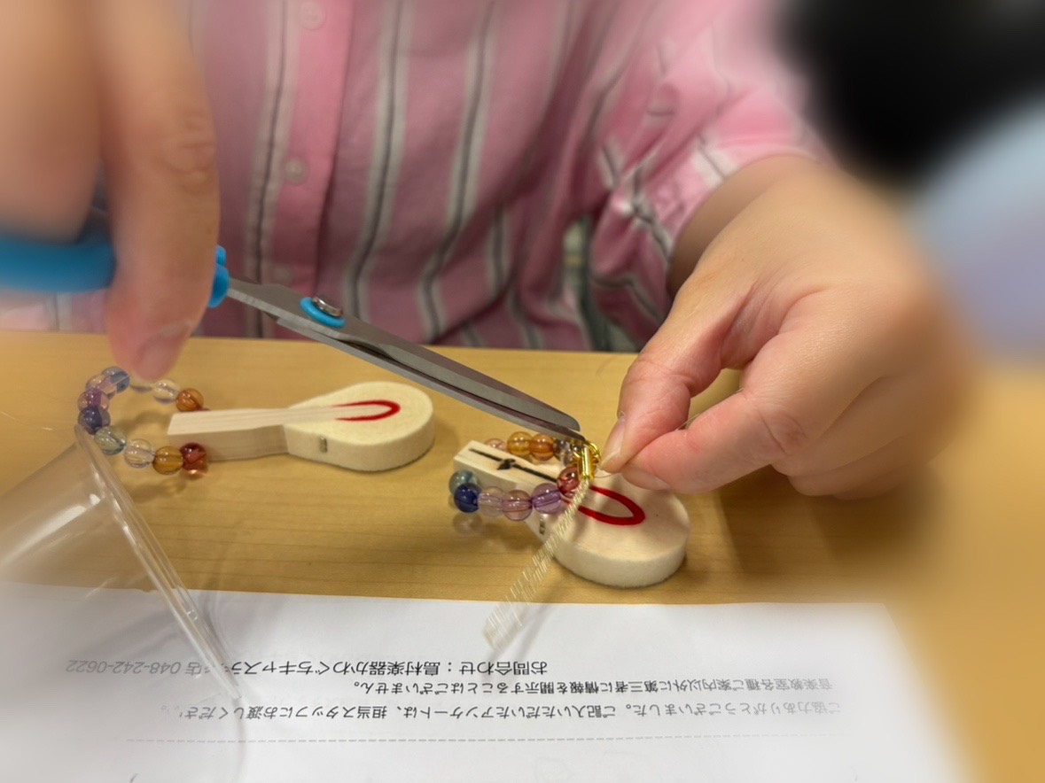 こんにちは、島村楽器かわぐちキャスティ店ピアノインストラクターの山本です。先日、当店にて夏休み特別企画として「ハンマーキーホルダーてづくりワークショップ&音の出るしくみミニセミナー」を開催いたしました。 当日は定員を上回る多くの方にお申込みいただき、皆さま素敵なキーホルダーを製作されていらっしゃいま [&hellip;]