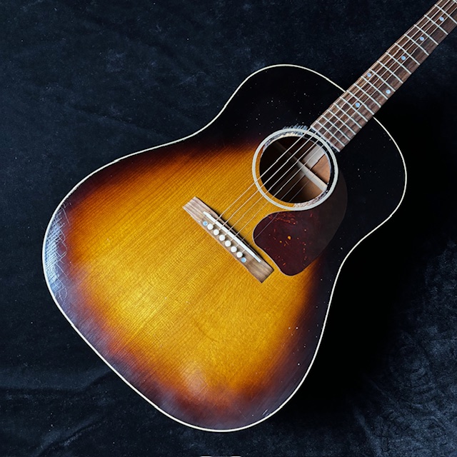 Gibson1942 J-45 L.Aged