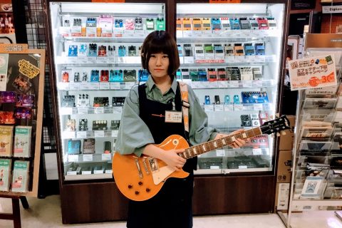 スタッフ写真 ギターアクセ・楽譜 上久木田