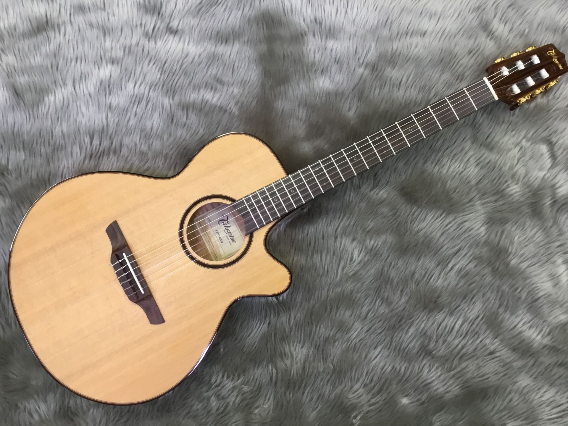 *TSP10N |*ブランド|Takamine| |*型番|TSP10N| |*商品の状態|新品| |*販売価格|[!￥134,000(税込)!]| |*ボディタイプ|エレガットギター| |*カラー|NAT| |*年式|2019| |*付属品|セミハードケース| 島村楽器九州限定モデル。手が小さい人 […]