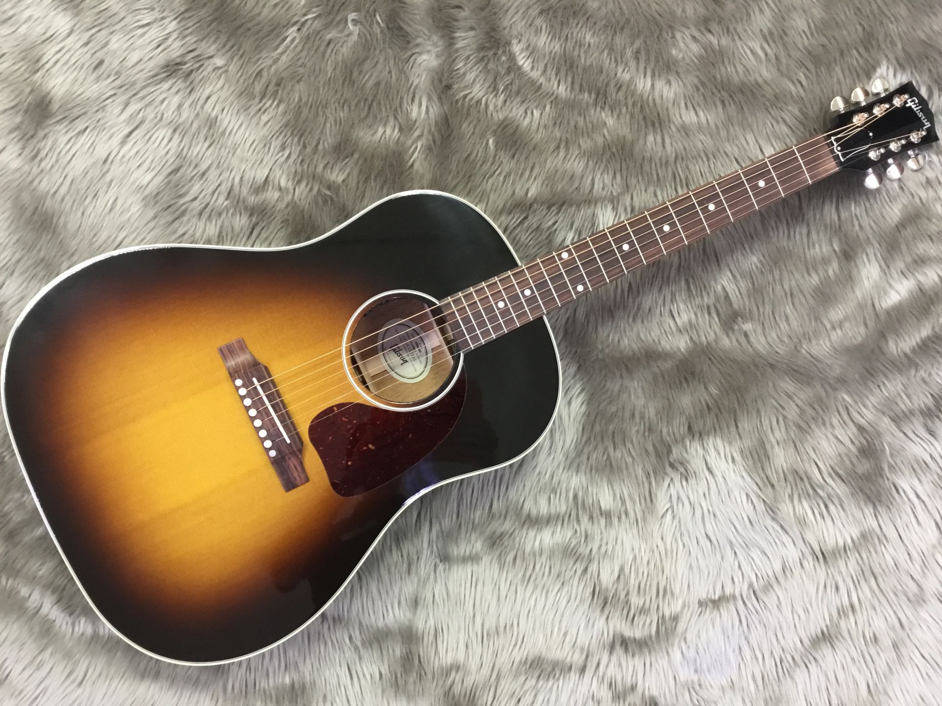 *J−45 Standard |*ブランド|Gibson| |*型番|J−45 Standard| |*商品の状態|新品| |*販売価格|[!￥281,987(税込)!]| |*メーカー希望小売価格|￥402,840(税込)| |*ボディタイプ|フラットトップ| |*カラー|VS| |*年式|201 […]