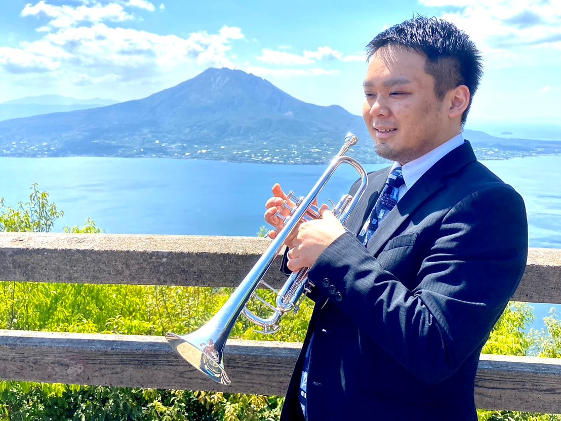 *栗原　幸祐(くりはら　こうすけ)　担当曜日:木曜日 *開講講師の紹介 **栗原　幸祐（くりはら　こうすけ）　]]担当曜日:木曜日 ***講師プロフィール 鹿児島県立松陽高等学校音楽科卒業。]]作陽音楽短期大学管・打楽器専修卒業。]]トランペットを堂園和也、本村孝二、杉木峯夫、の各氏に師事。]]九州 […]