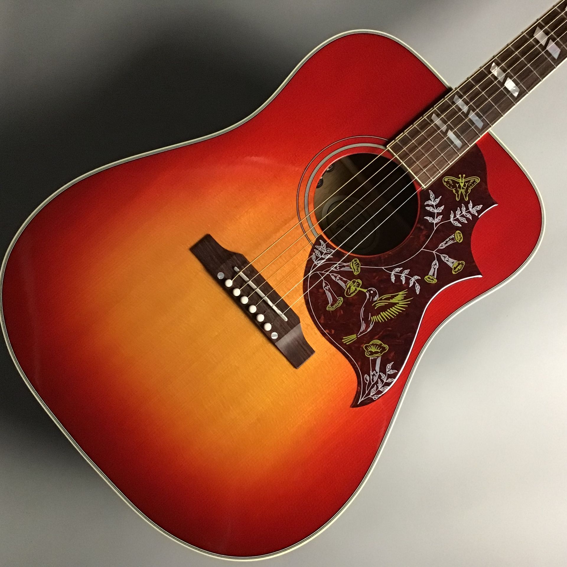 *Hummingbird |*ブランド|Gibson| |*型番|Hummingbird| |*商品の状態|新品| |*販売価格|[!￥401,940(税込)!]| |*メーカー希望小売価格|￥574,200(税込)| |*ボディタイプ|エレアコギター| |*カラー|VCS| |*年式|2019|  […]