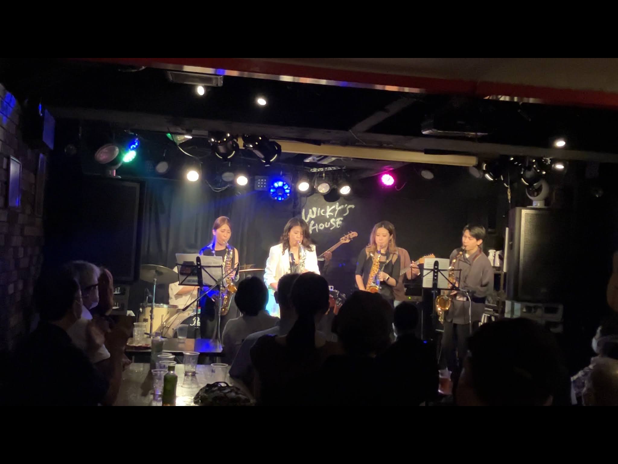 こんにちは！島村楽器鹿児島アミュプラザ店サックスインストラクターの舟木です！ 2019年以来3年振りにFankyサックスプレーヤー藤野美由紀さんをお招きして 「アドリブワークショップ＆ジャムセッションセミナー」を開催いたしました！ 大興奮の2日間を振り返りたいと思います♪ CONTENTSアドリブワ […]