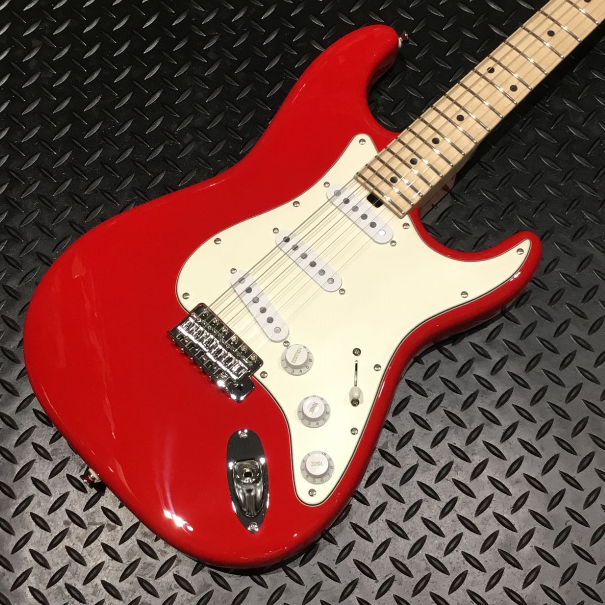 RED HOUSE GUITARSKelly Simonz Signature 3S / Ferrari Red