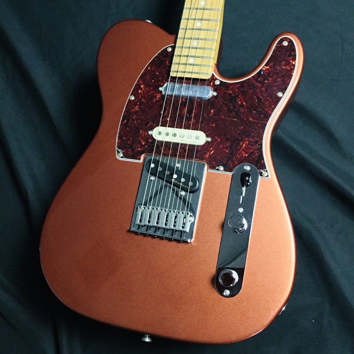 FenderPlayer Plus Nashville Telecaster Pau Ferro Fingerboard Aged Candy Apple Red